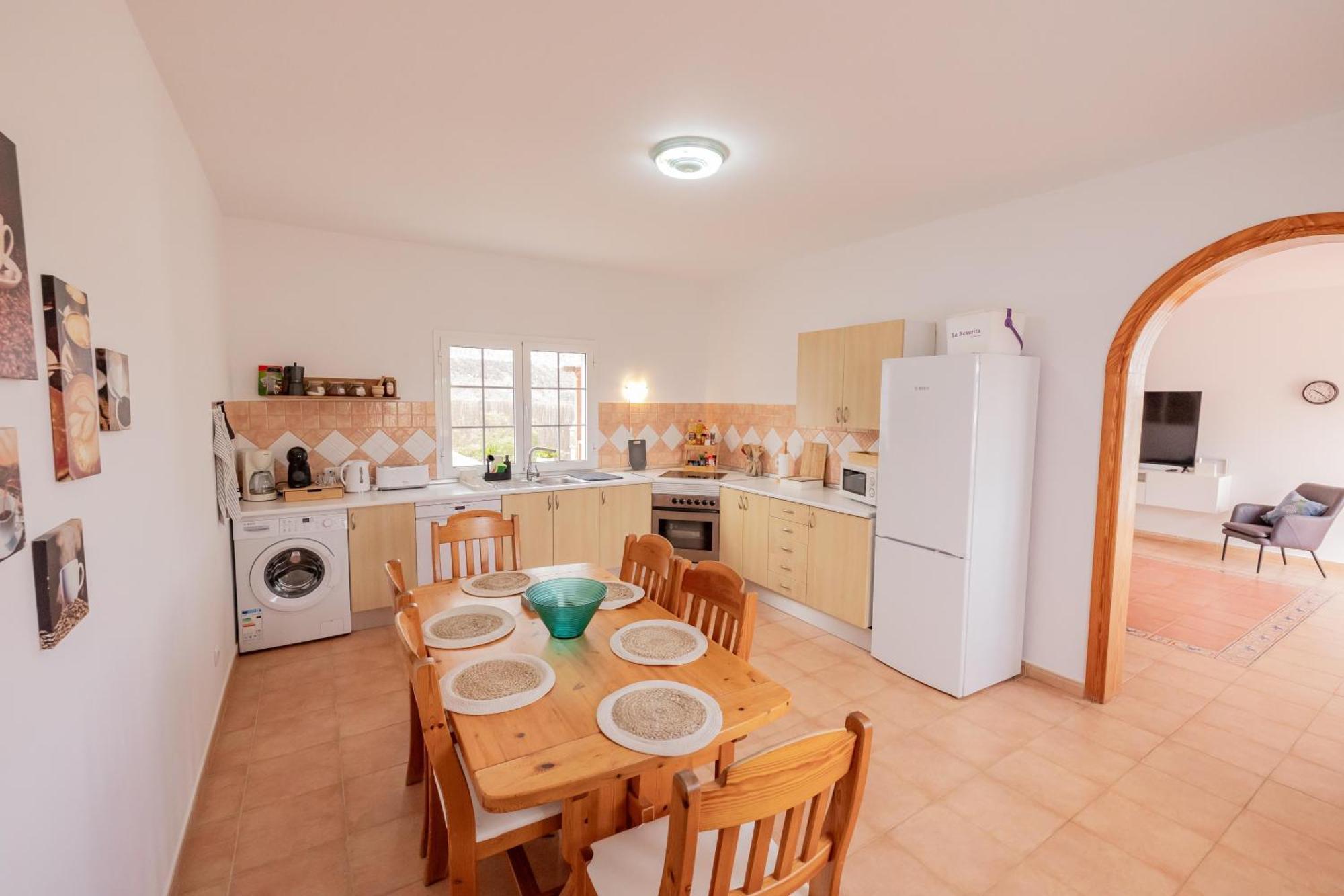 Hébergement de vacances Casa Amaya - Spacious House With Pool, Large Garden, Bbq, 2 Terraces, And Ideal Location *